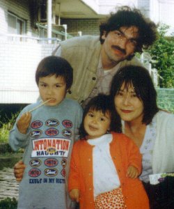 Joe Wein, Shigeko, 
Shintaro(8) und Yukiko(6)
im Jahre 2002